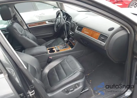 2013 Volkswagen Touareg Vr6 Lux z USA, uszkodzony, nr VIN WVGEF9BP1DD011697